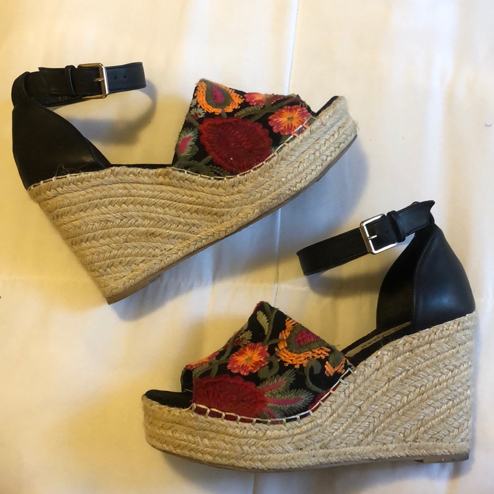 Steve Madden embroidered floral 4 inch wedges